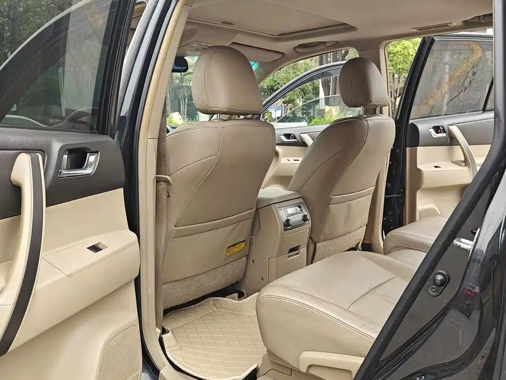 TOYOTA HIGHLANDER 2010