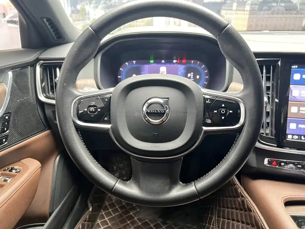 VOLVO S90 2021