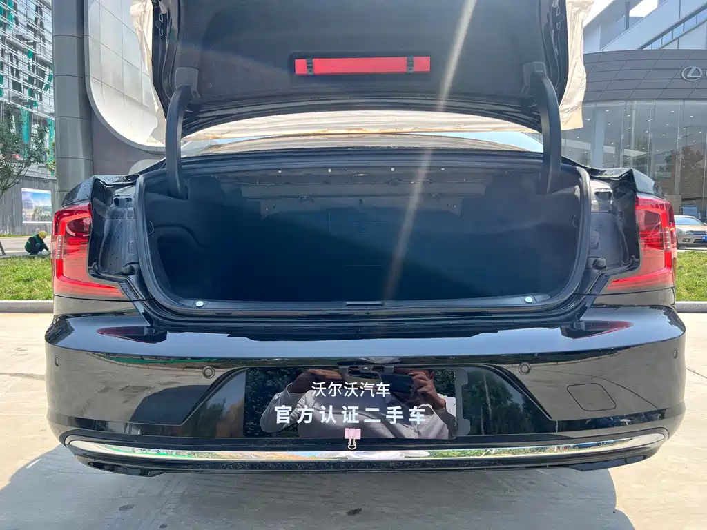 VOLVO S90 2024