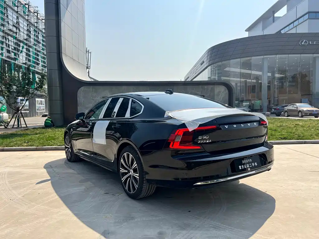 VOLVO S90 2024