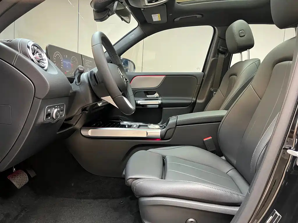 MERCEDES BENZ GLB 2023