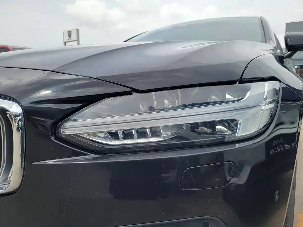 VOLVO S90 2021