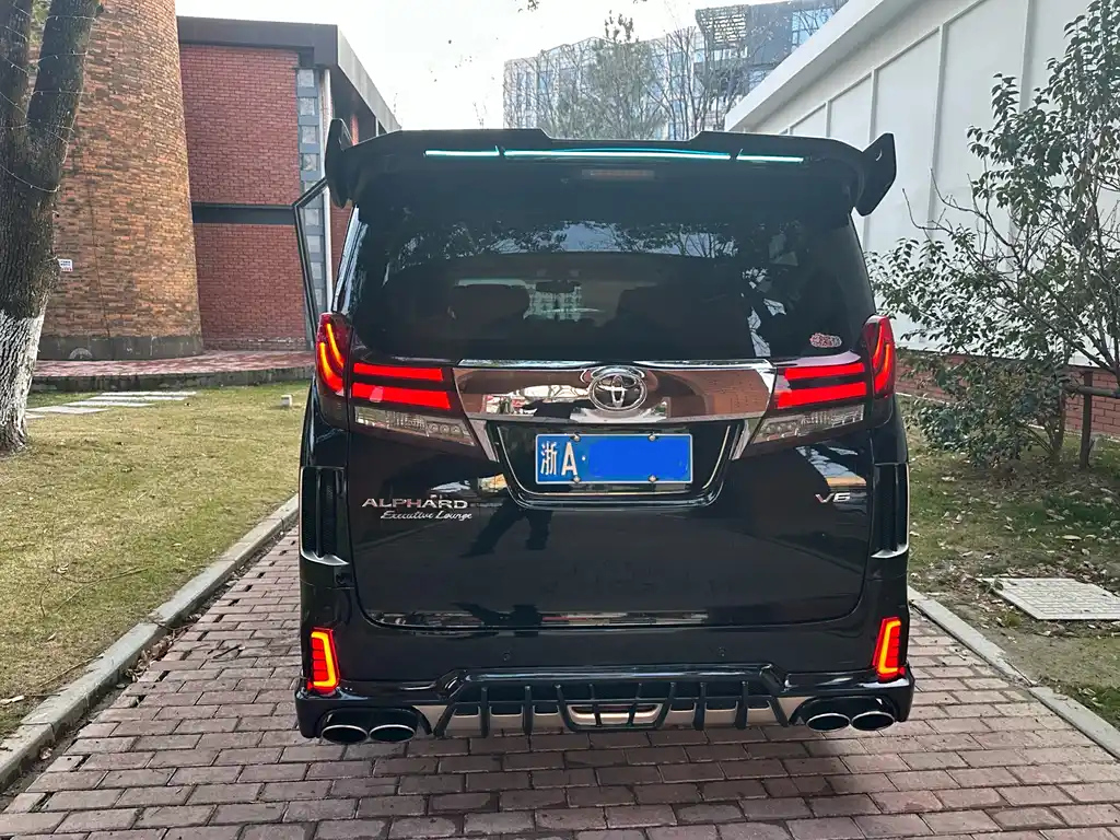 TOYOTA ALPHARD 2015