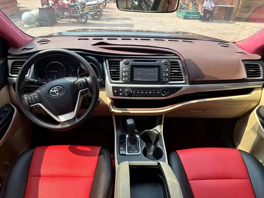TOYOTA HIGHLANDER 2015