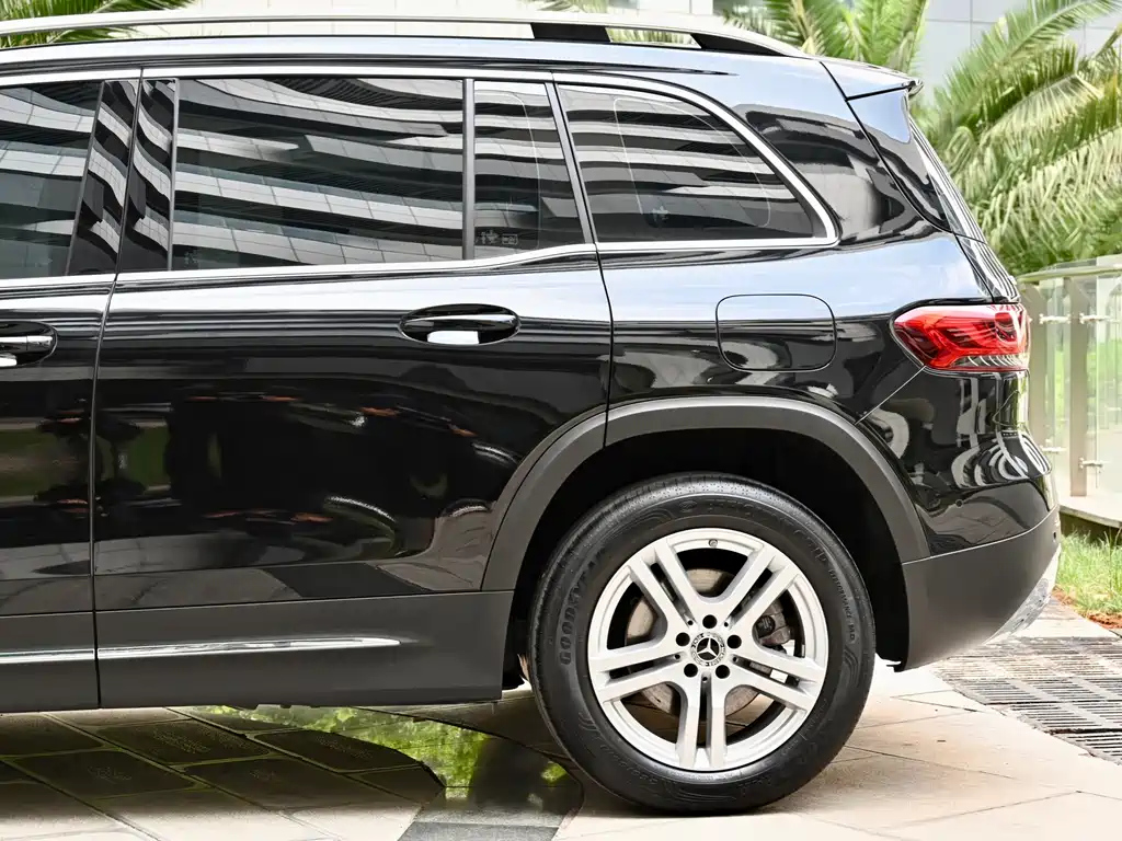MERCEDES BENZ GLB 2023