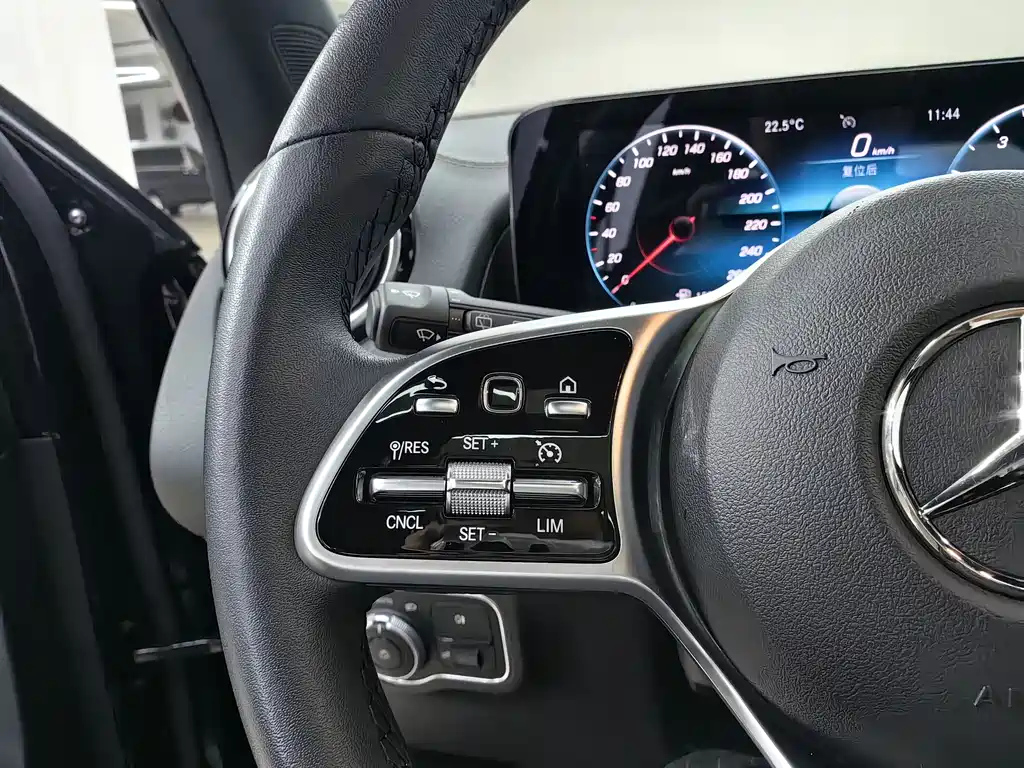 MERCEDES BENZ GLB 2022