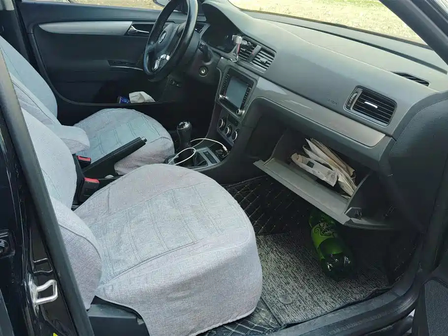 VOLKSWAGEN LAVIDA 2016