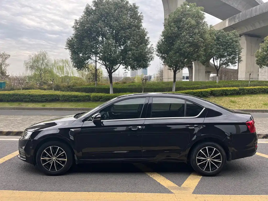 SKODA OCTAVIA 2016