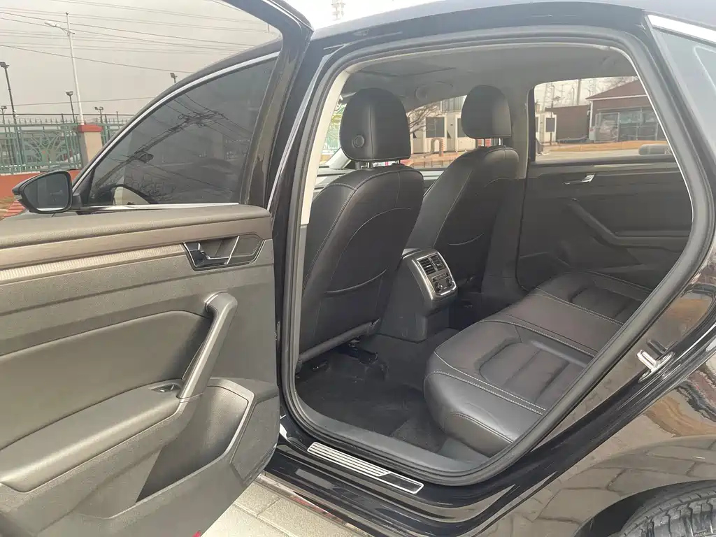 VOLKSWAGEN PASSAT 2017
