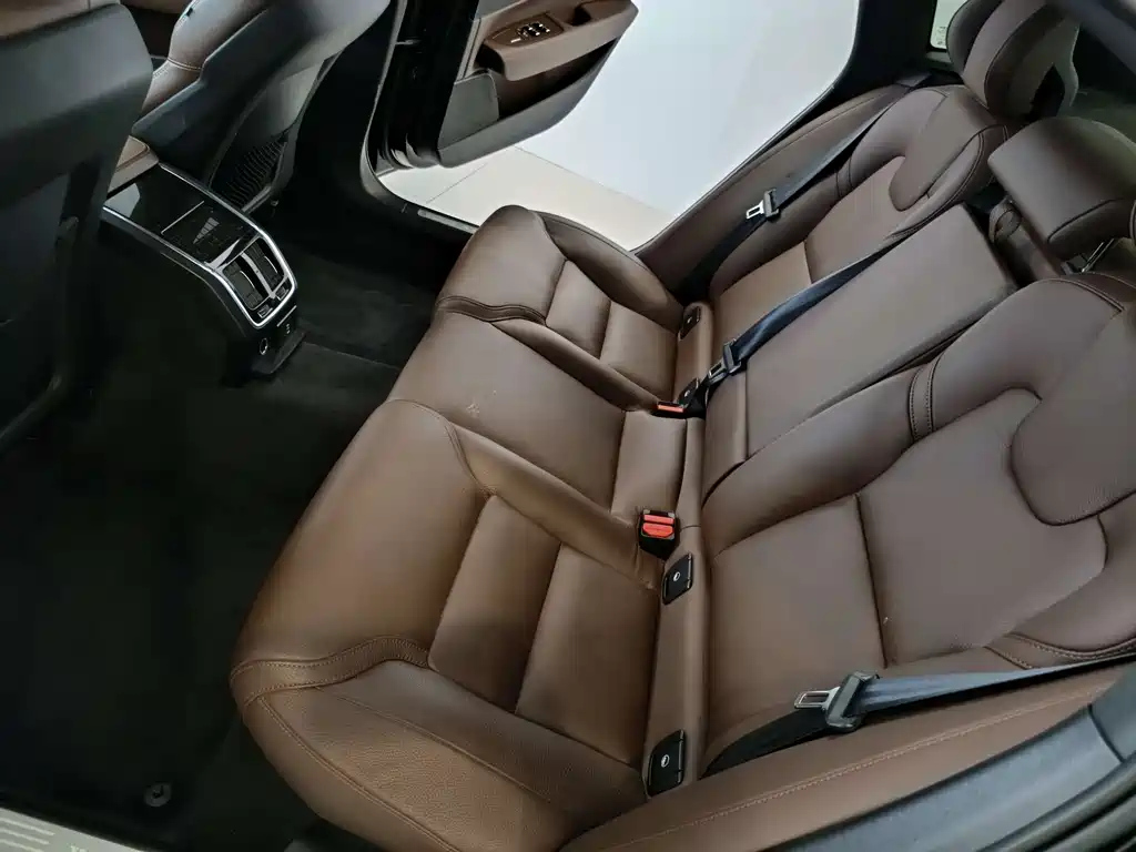 VOLVO S90 2022
