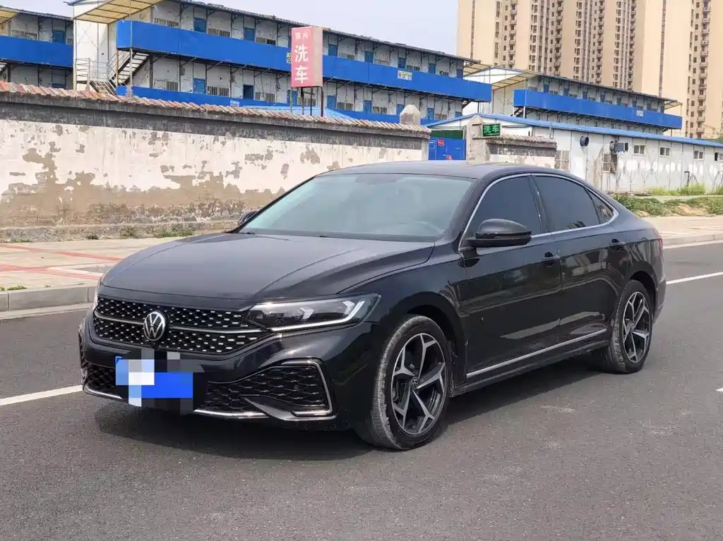 VOLKSWAGEN PASSAT 2023