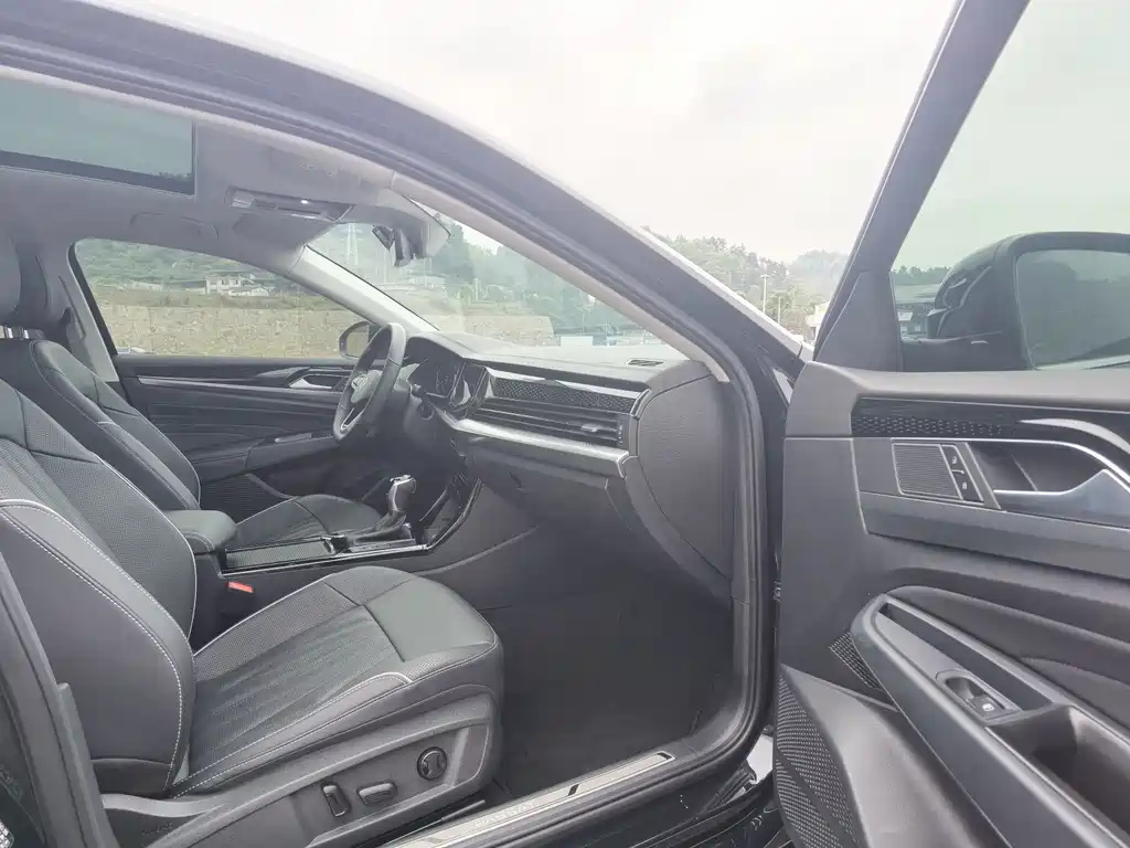 VOLKSWAGEN PASSAT 2023