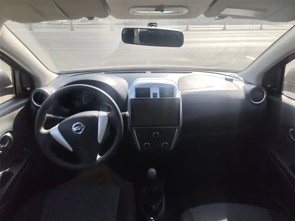 NISSAN SUNNY 2015