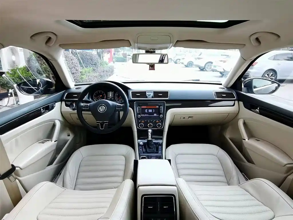 VOLKSWAGEN PASSAT 2014
