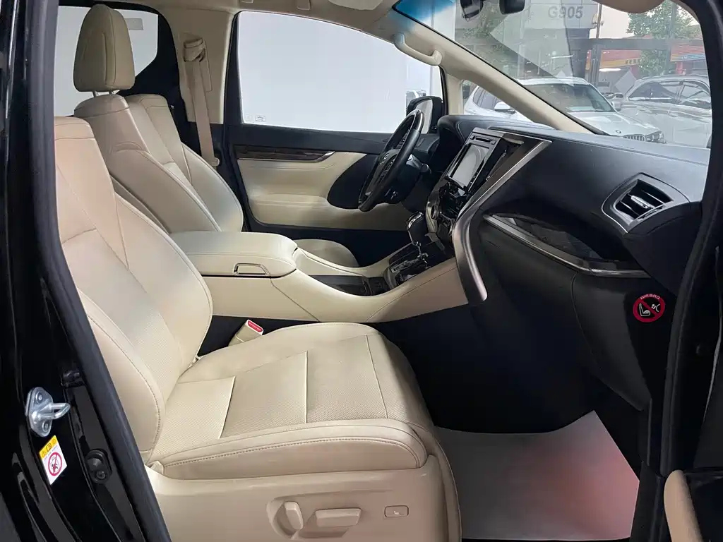 TOYOTA ALPHARD 2018