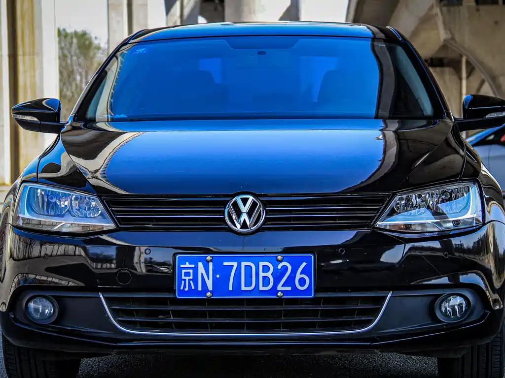 VOLKSWAGEN SAGITAR 2013
