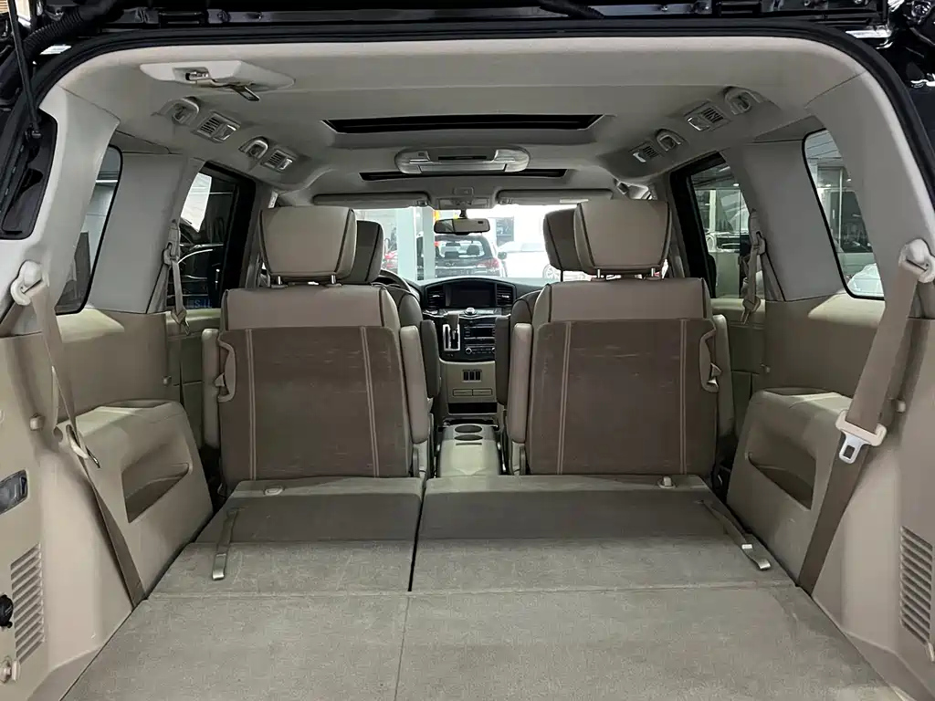 NISSAN QUEST 2017