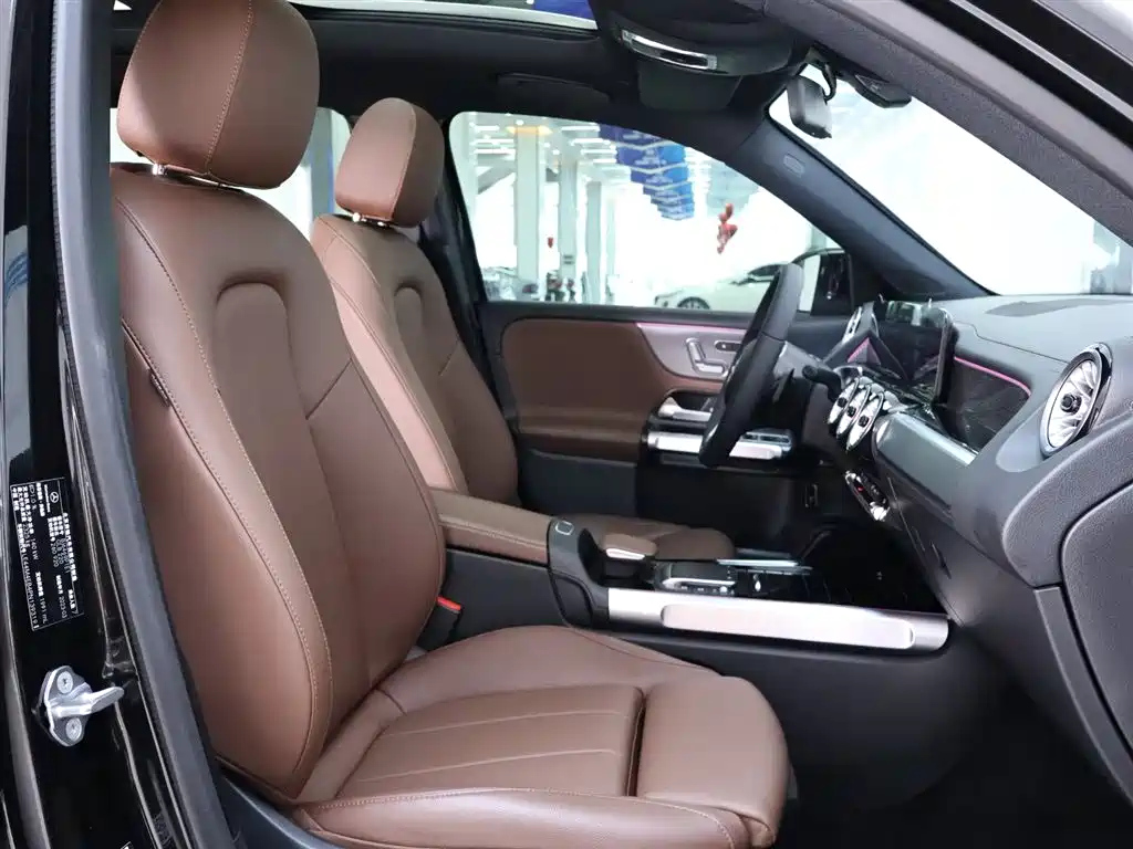 MERCEDES BENZ GLB 2023