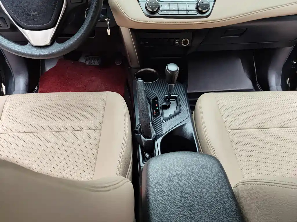 TOYOTA RAV4 RONGFANG 2015