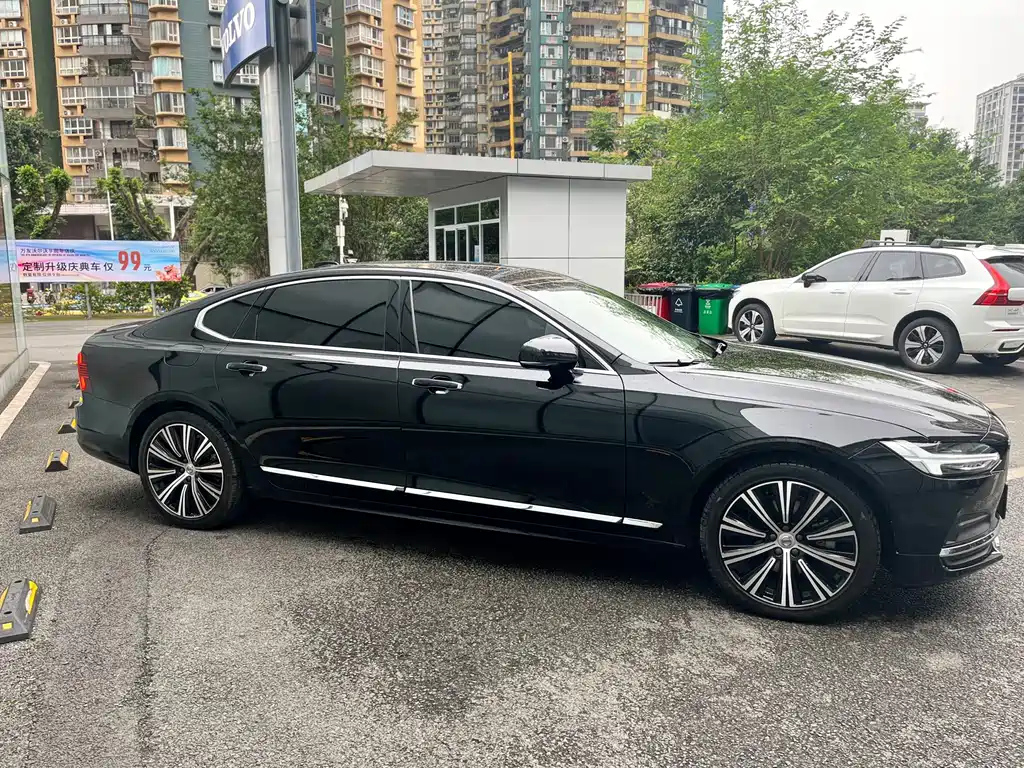 VOLVO S90 2022