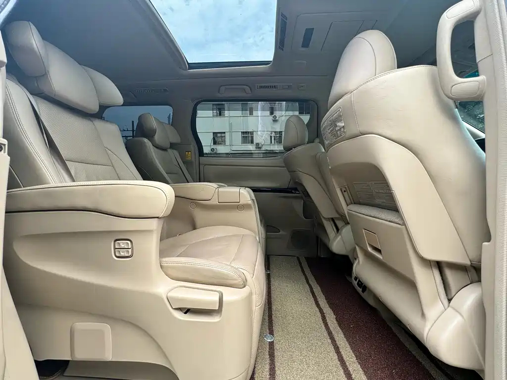 TOYOTA ALPHARD 2013