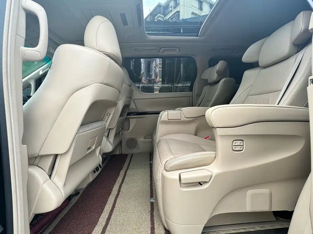 TOYOTA ALPHARD 2013