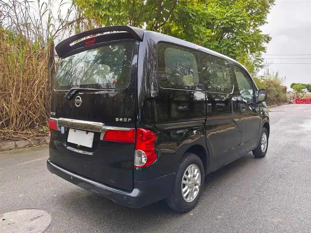 NISSAN NV200 2013