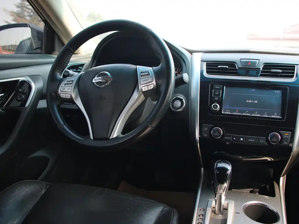 NISSAN TEANA 2018