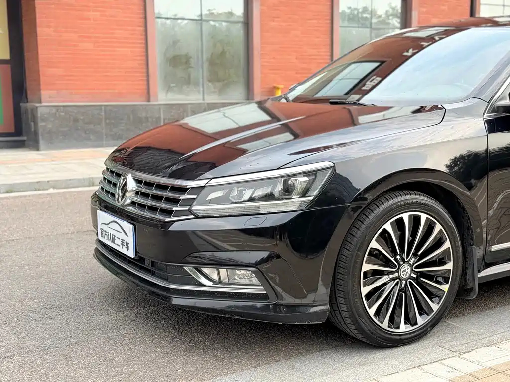 VOLKSWAGEN PASSAT 2017
