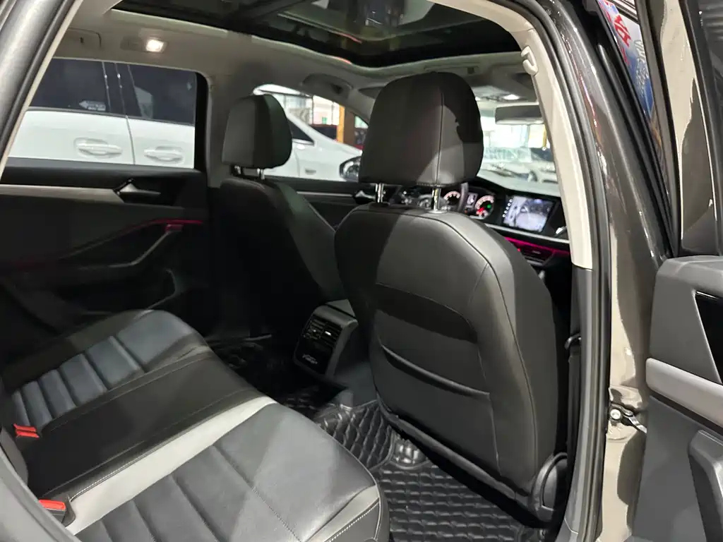 VOLKSWAGEN SAGITAR 2020