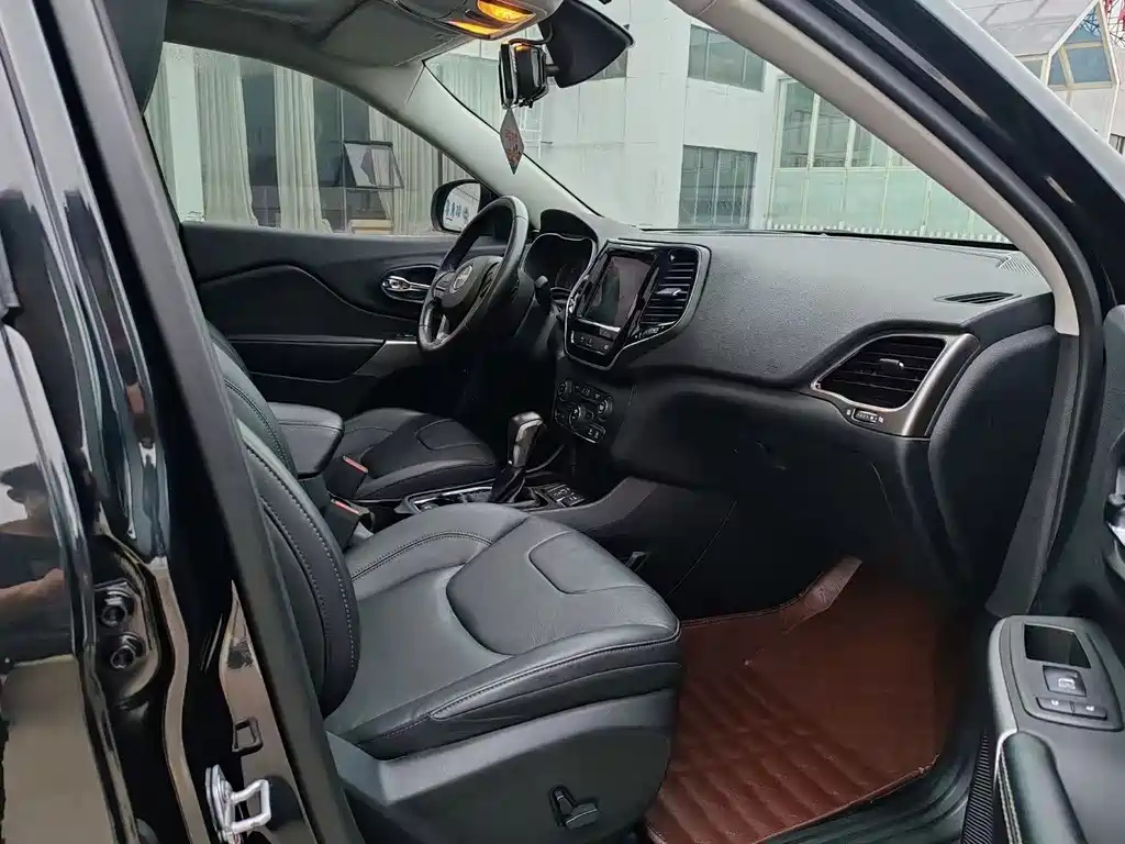 JEEP CHEROKEE 2019