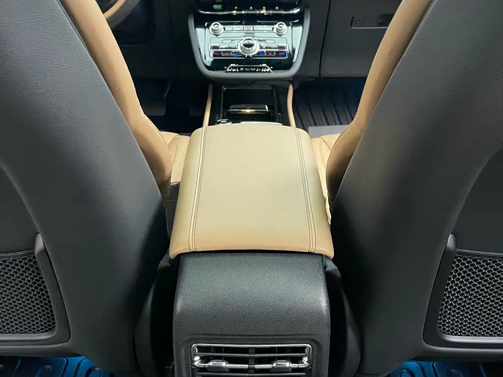 LINCOLN ADVENTURER 2021