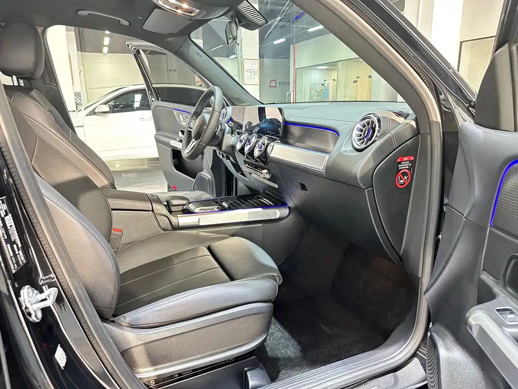 MERCEDES BENZ GLB 2023