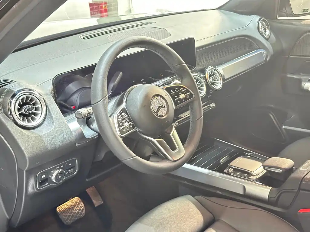 MERCEDES BENZ GLB 2023