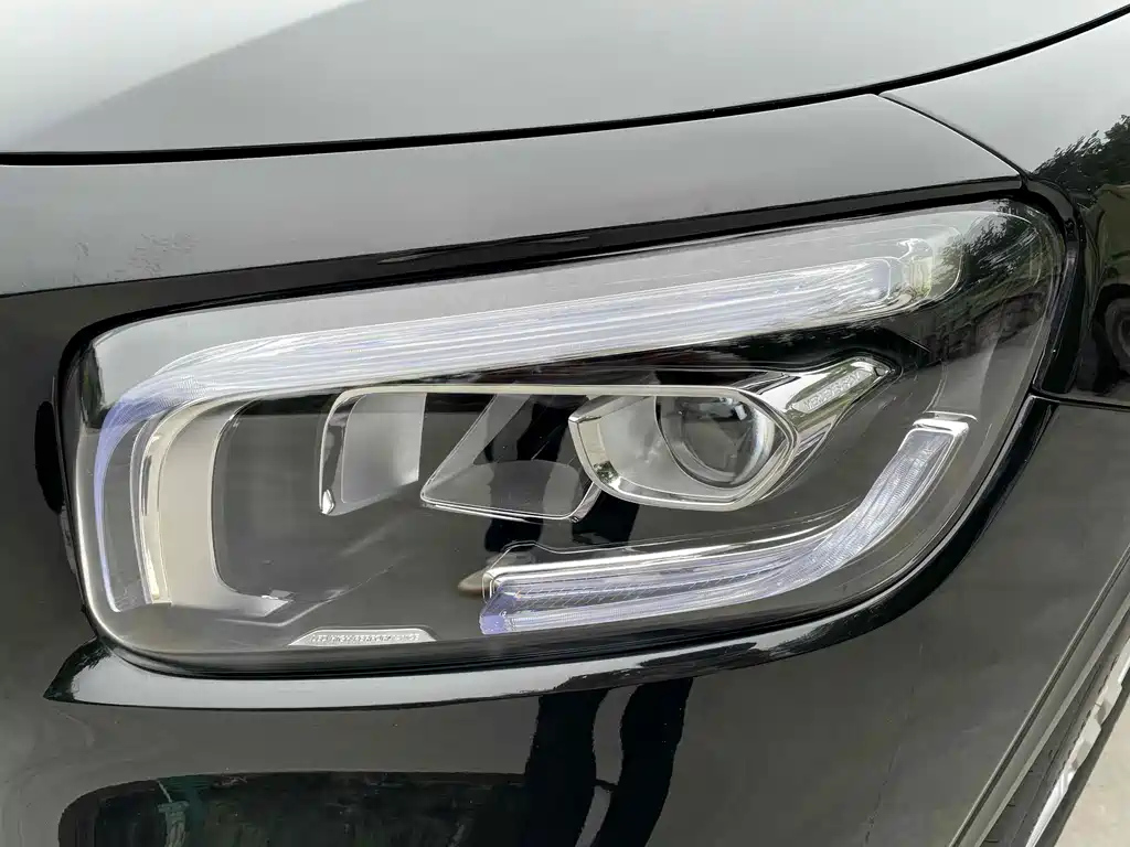MERCEDES BENZ GLB 2023