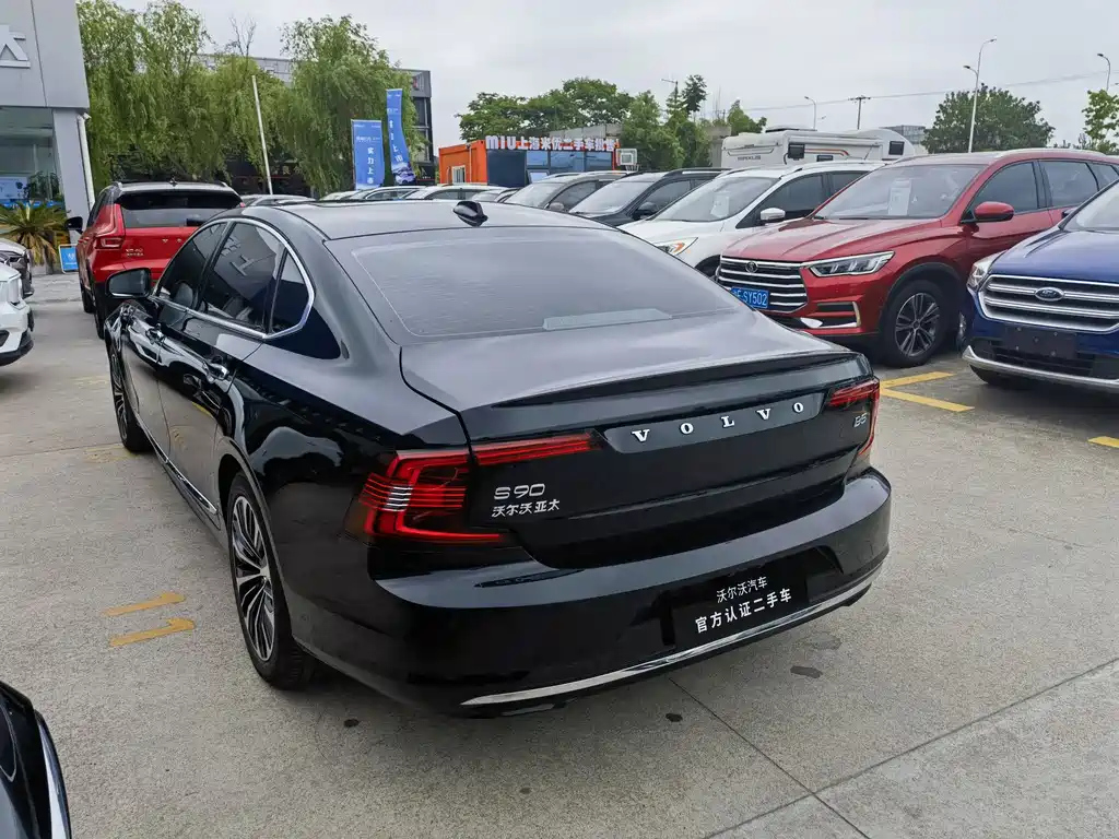 VOLVO S90 2023