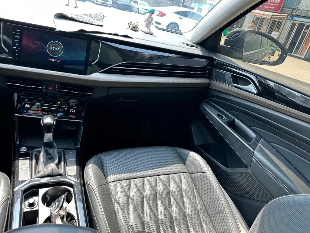 VOLKSWAGEN PASSAT 2021