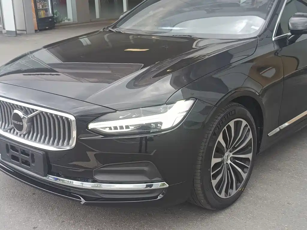 VOLVO S90 2023
