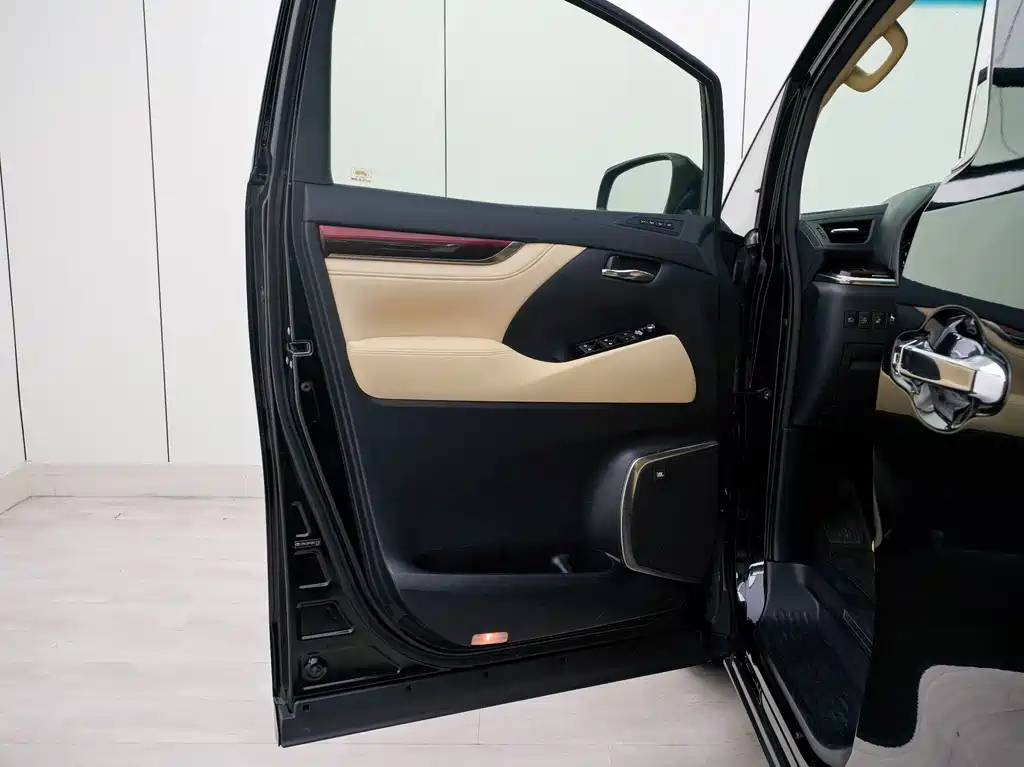 TOYOTA ALPHARD 2016
