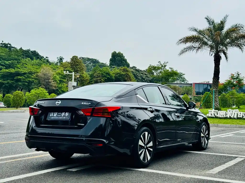 NISSAN TEANA 2020