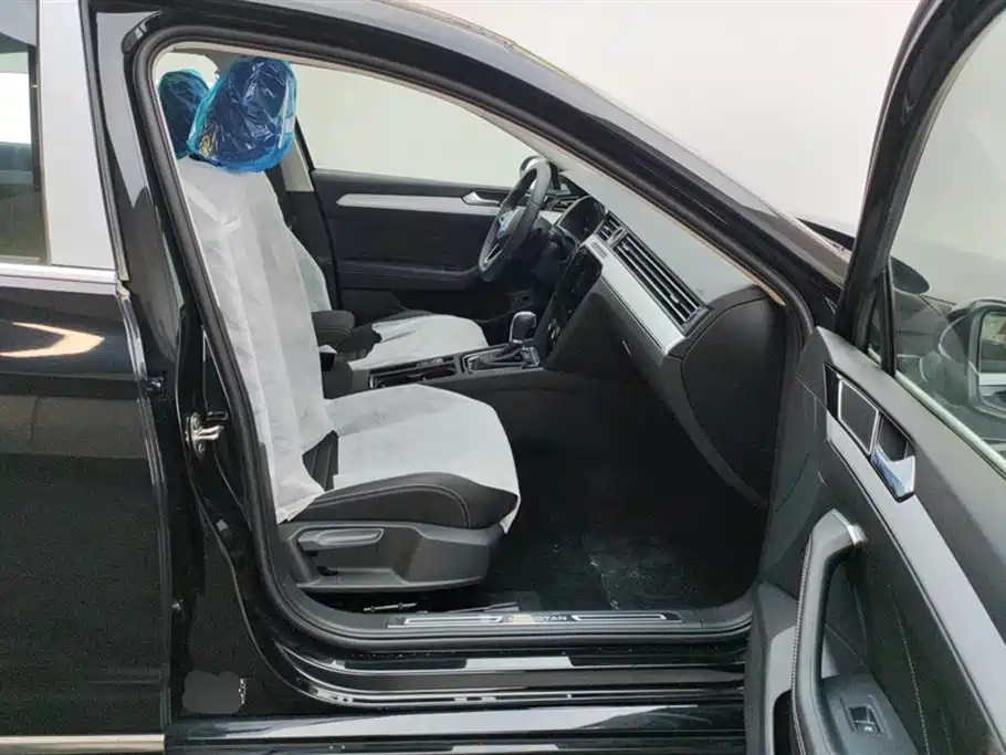 VOLKSWAGEN MAGOTAN 2023