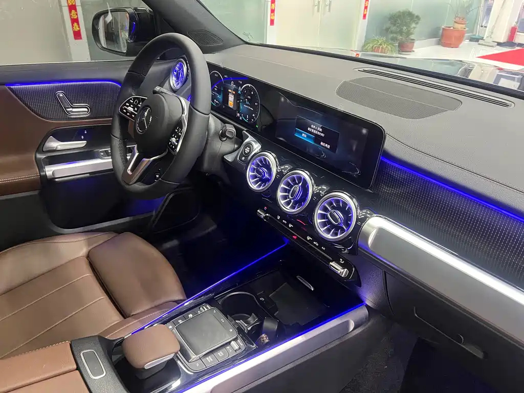 MERCEDES BENZ GLB 2023