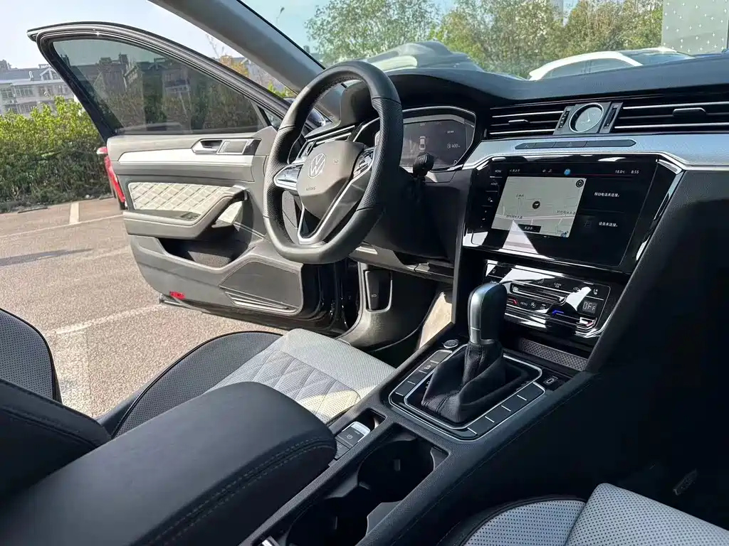 VOLKSWAGEN MAGOTAN 2023