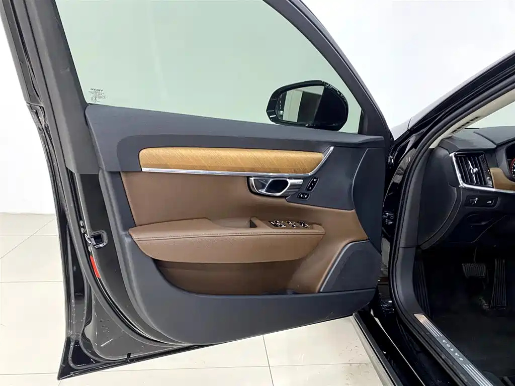 VOLVO S90 2019