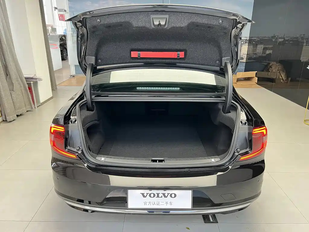 VOLVO S90 2023