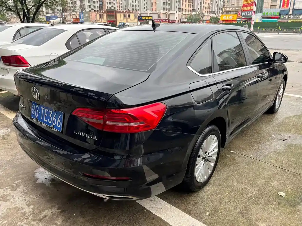 VOLKSWAGEN LAVIDA 2020