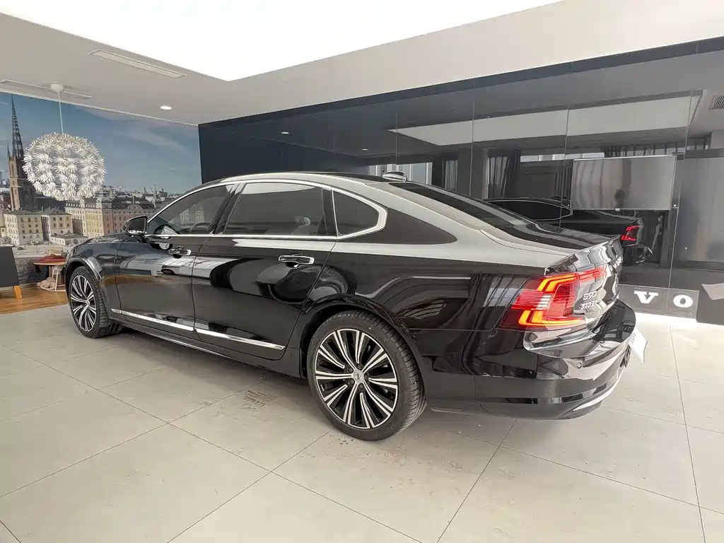 VOLVO S90 2022
