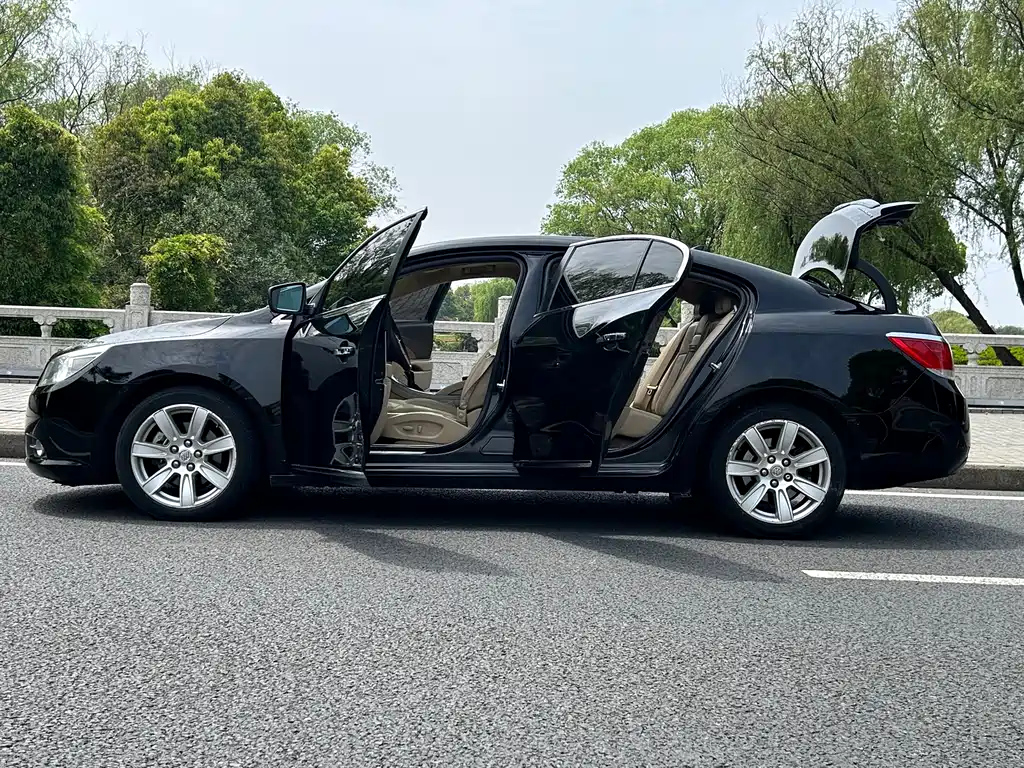 BUICK LACROSSE 2012