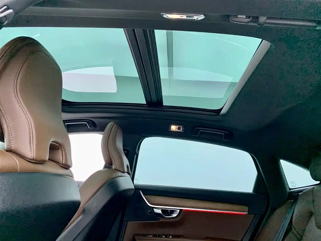 VOLVO S90 2021