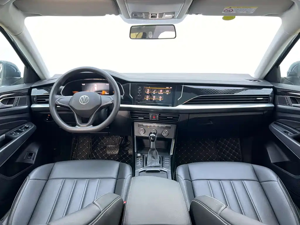 VOLKSWAGEN PASSAT 2022